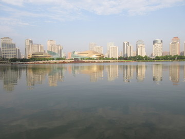 蓝天  郑州 湖水 如意湖