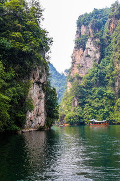 张家界宝峰湖