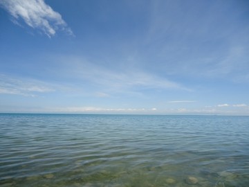 纯净的青海湖水