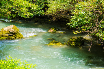 贵州山泉河流