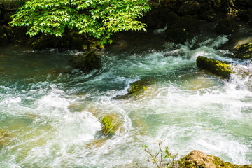 山涧溪流