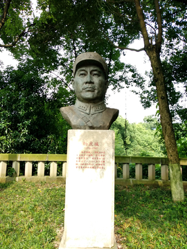 杨虎城烈士雕像