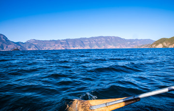 泸沽湖湖面