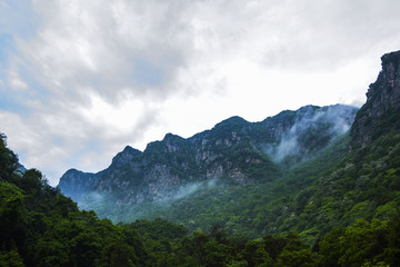 云雾山峰