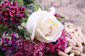 白玫瑰加紫色碎花