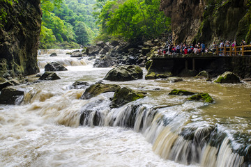 山谷河流