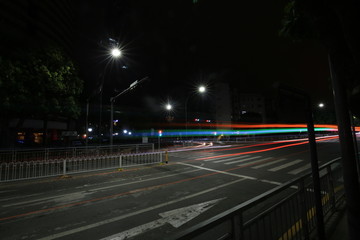 深圳街头夜景车轨