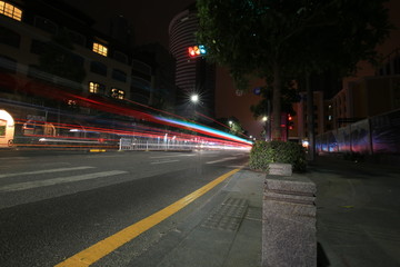 深圳街头夜景车轨