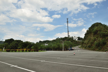 坛子岭公路边铁塔