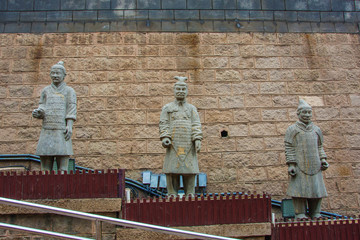 秦朝披甲兵士三人站立雕像