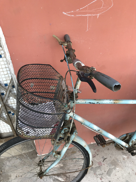 破旧自行车