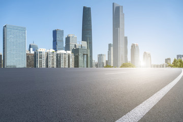 公路路面和城市建筑景观