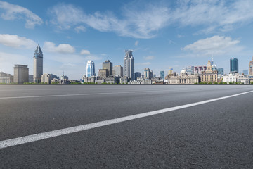 城市道路和上海外滩建筑