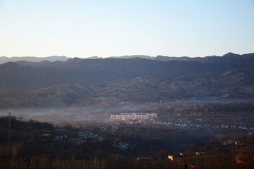 大山脚下的村庄