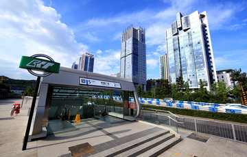 重庆轨道5号线幸福广场站
