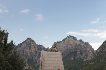 山峰雕像