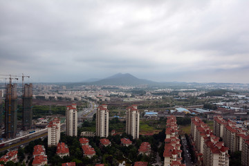 暴风雨前的城市