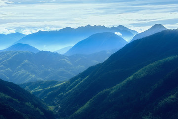 层峦叠嶂