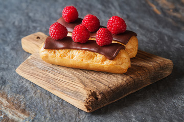 传统法国甜点巧克力覆盆子