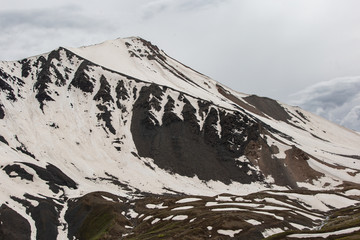 新疆独库公路雪山风光