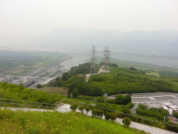 三峡工程船闸与发电外送