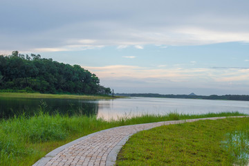 湖水小路