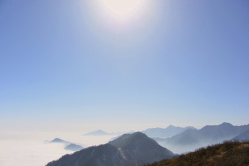 烈日当空日照西岭