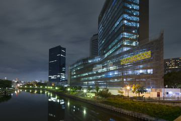 河滨夜景