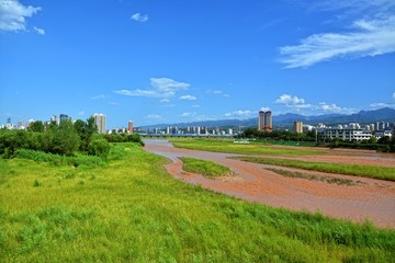 宝鸡城市河边街景渭河风景全景