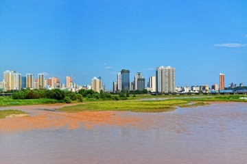 宝鸡城市河边街景渭河风景全景