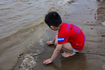 海边小男孩