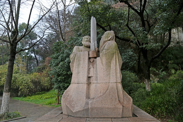 镇江北固山景区刘备孙权像