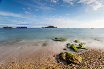 海滩蓝天礁石海水