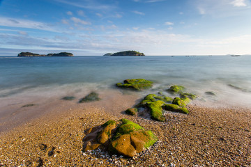 海滩蓝天礁石海水