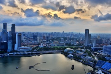 夕阳狮城