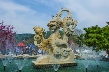 樱花园喷水池龙王戏珠雕像