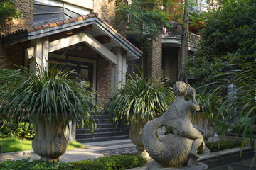 高档住宅楼入户门及喷泉雕塑