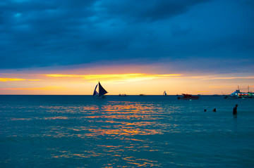 大海上的夕阳晚霞