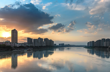 岷江彩霞城市风光