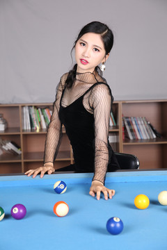 時尚臺球美女
