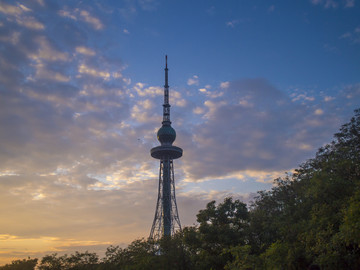 山东青岛太平山落日电视塔