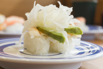 牛油果虾寿司