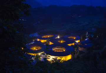 田螺坑土楼群夜景