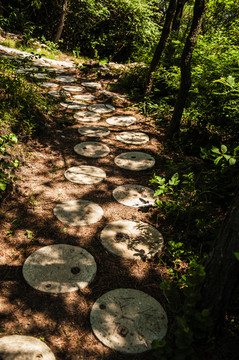 磨盘山路