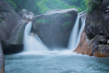 山溪瀑布小浴场