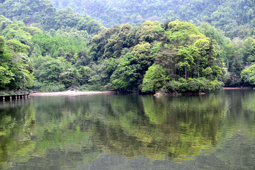 青城山月城湖