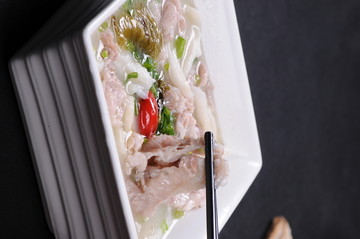 酸湯疙瘩肉片