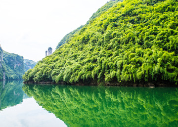 平静湖泊山水