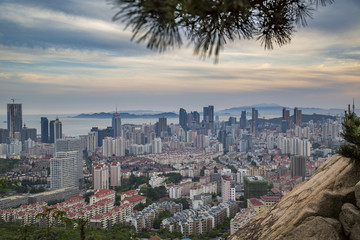 山东青岛崂山浮山俯瞰青岛市区