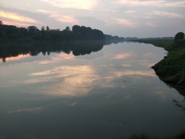 河流晚霞小船美景